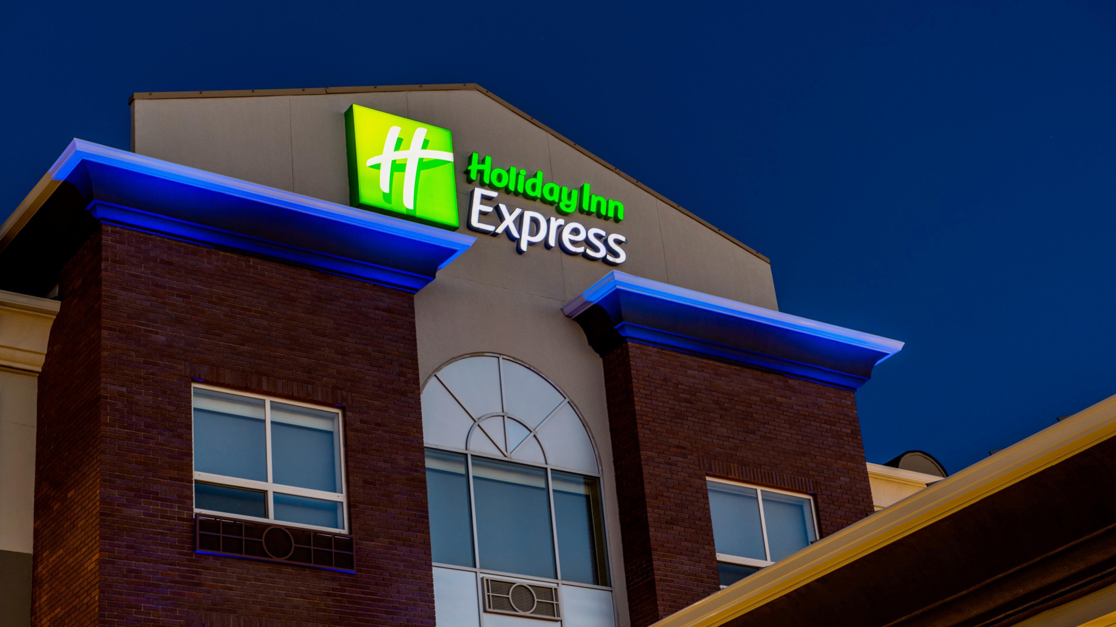 Holiday Inn Express Airdrie, An Ihg Hotel Esterno foto